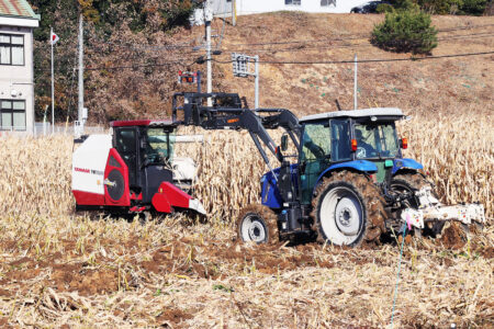 飼料用子実トウモロコシ収穫&排水性改善実演会を行いました